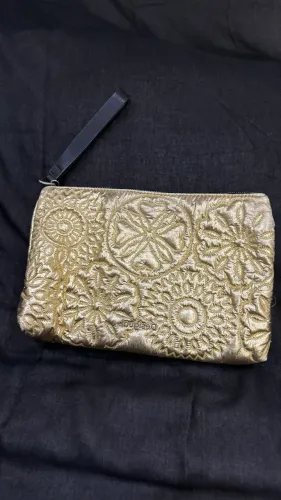 Bolsa sofisticada dourada 
