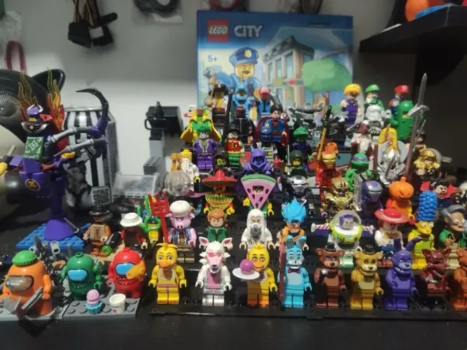 COLEÇÃO LEGO +100 BONECOS (SOMENTE RETIRADA EM ITAPETININGA-SP)