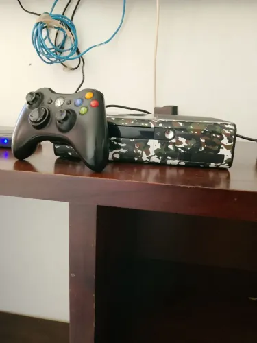 Xbox 360 super slim desbloqueado rgh com HD de 500 gb
