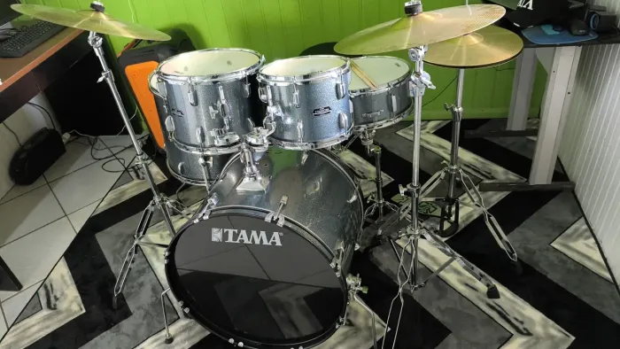 Bateria semi nova. Vendo e troco *