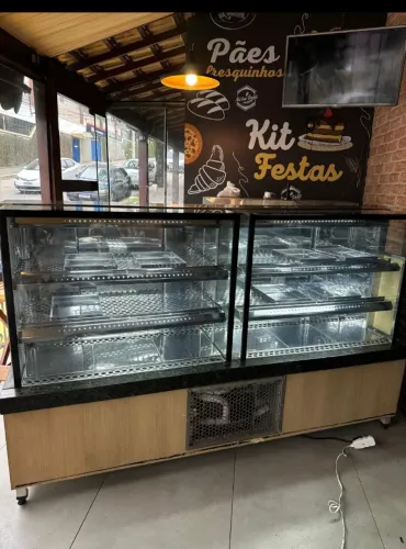 Vendo  Espetácular Vitrine de Doces e Salgados