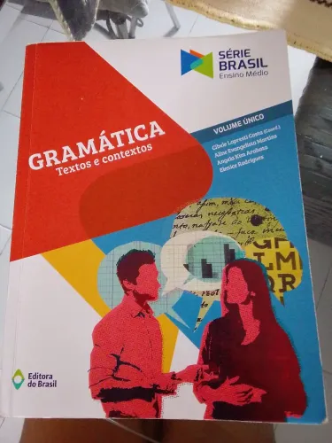 Livro de gramática Textos e Contextos da editora Brasil 
