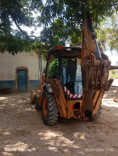 RETROESCAVADEIRA CASE 580M
