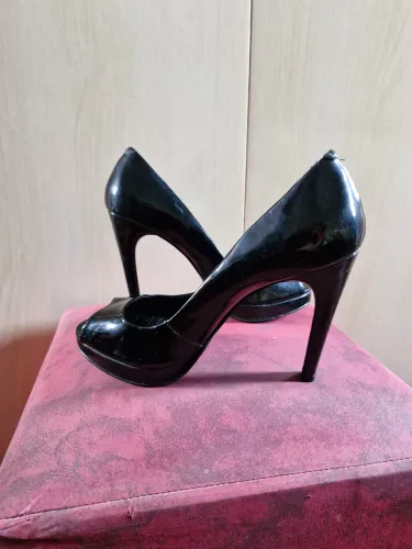Sandalia peep too preta envernizada Corello-37