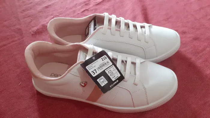 Vendo esse tênis feminino numeração 37 na caixa