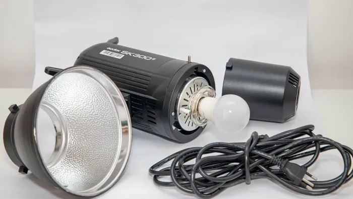 FLASH  TOCHA GODOX SK300 II DIGITAL PARA ESTÚDIO 300W