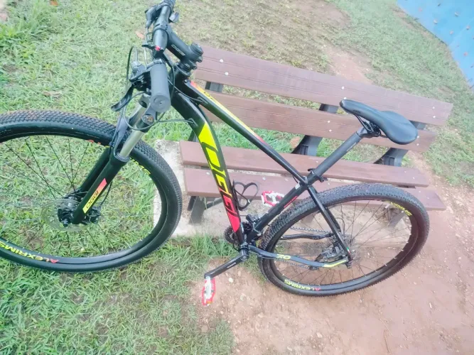 Bike uma Oggi 7.0 freio hidráulico aro 29  componentes dos da Shimano toda revisada 