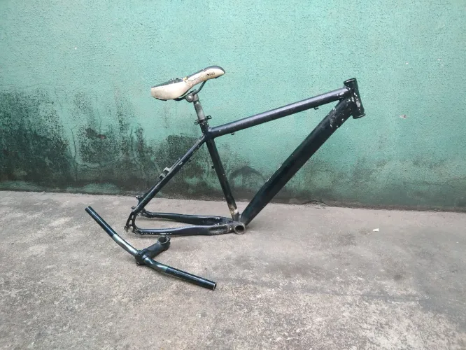 Quadro de alumínio aro 26