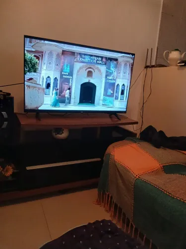 Smart tv 43 polegadas, menos de um mês de uso, 1,200 reais eu vendo