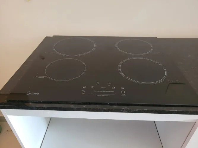Fogão de indução 4 bocas com a bancada 