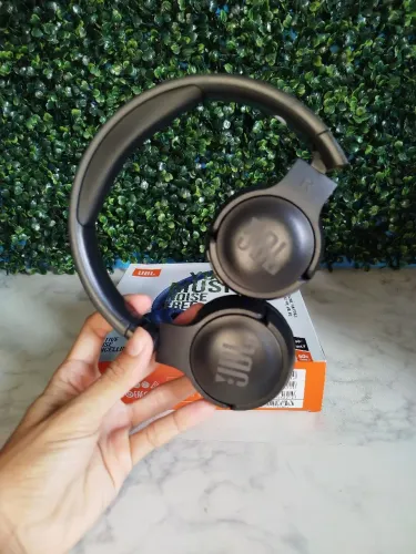 Fone de ouvido JBL T510 com 4 horas de uso contínuo