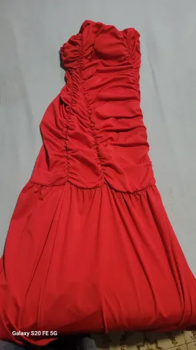 Vendo roupas seminovas.