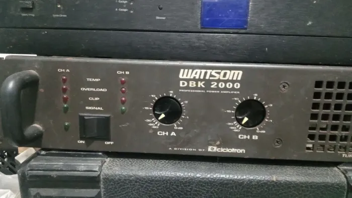 Amplificador wattsom DBK 2000