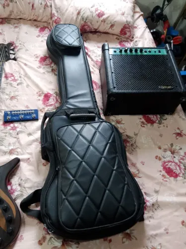 Baixo 5 cordas de luthier Anderso troco em notebook bom ,ou em iPhone 15 pro max 