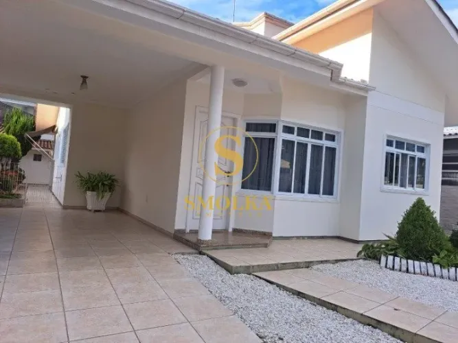 Casa mobiliada à venda com 3 dormitórios, sendo 1 suíte, no centro da Palhoça/SC