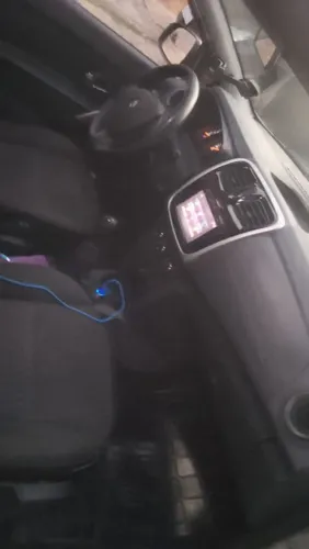 Vendo este carro