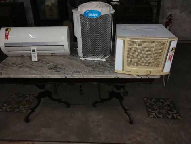 Vende-se esses dois ar-condicionados