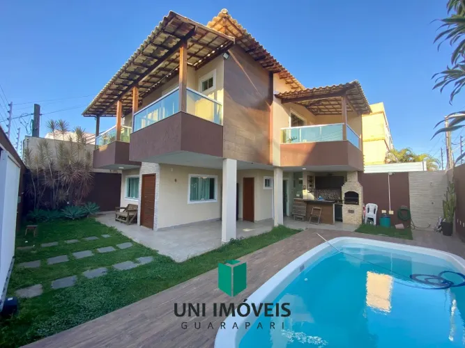 Casa Duplex de Alto Padrão na Praia do Morro - 3 Suítes com Sacada, Piscina e área de chur