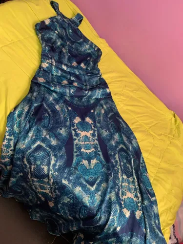 Diversos vestidos femininos longos
