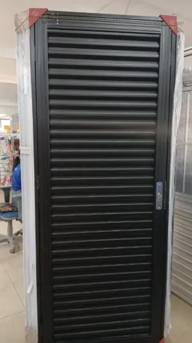 Porta Veneziana Laminada promoção a vista R$299,90