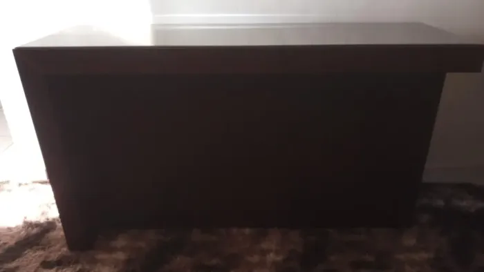 Vendo um lindo aparador em L marrom espelhado novo sem detalhes