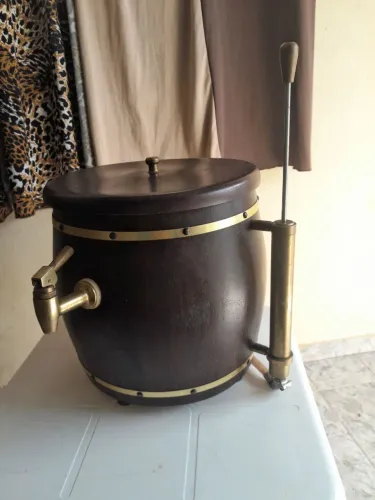 VENDO ANTIGA CHOPEIRA RUSTICA EM MADEIRA