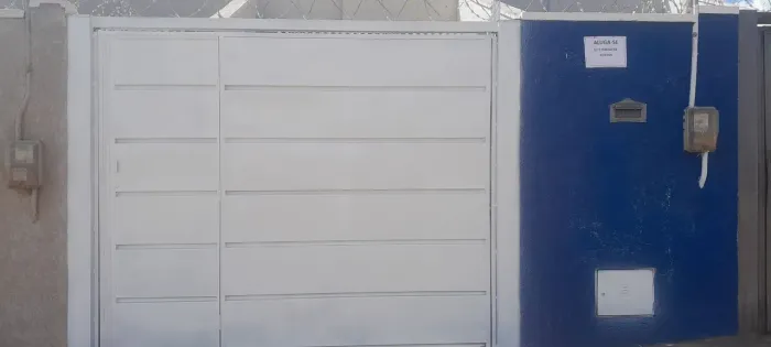 Casa Nova com portão elétrico toda pintada