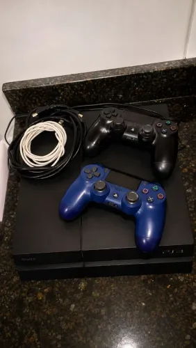 Ps4 com 2 controles 