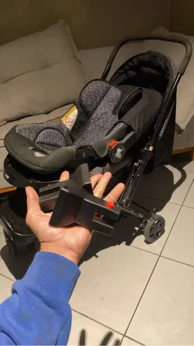 CARRINHO DE BEBÊ + BEBÊ CONFORTO NOVO