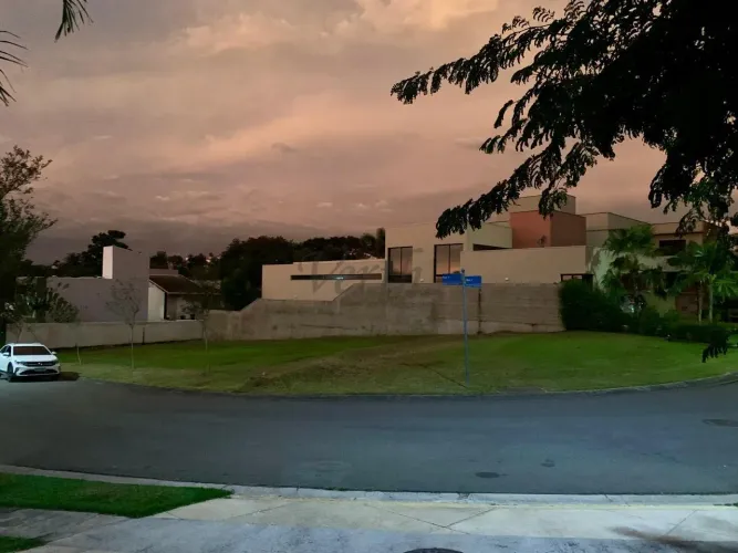Lote com 607 m² à Venda no Condomínio Parque das Sapucaias