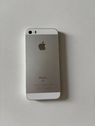 iPhone SE 1ª geração, 64GB, modelo A1723, cor prateada com frente branca