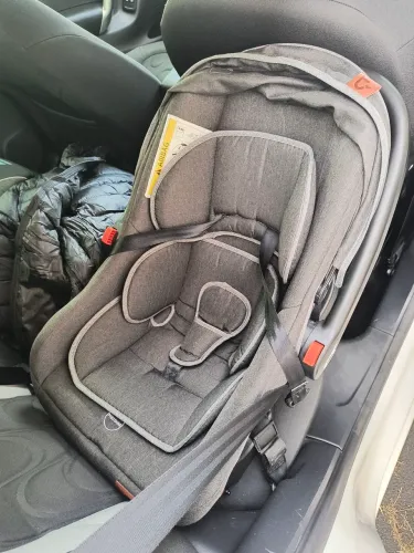 Bebê conforto Litet com base Isox