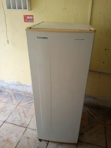 Geladeira esmaltec