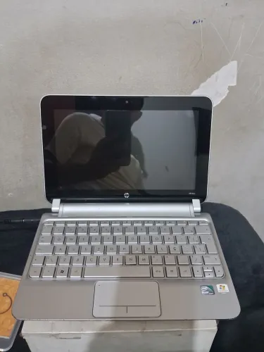 Netbook HP Mini HD de 320 Windows 8 2 gigas de ram so pega na tomada