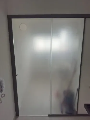 Porta De Correr Vidro Jateado Para Lavanderia/Cozinha Com Furo Para Aquecedor