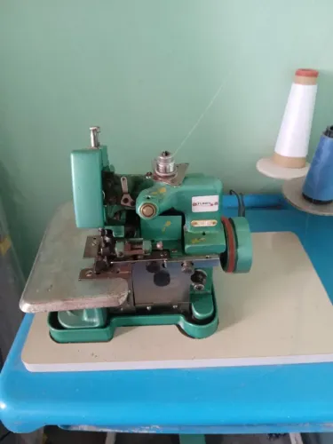 Máquina overlock flawil