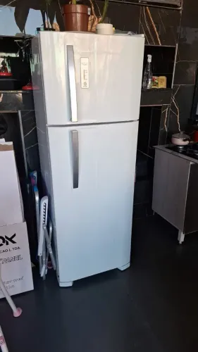 Geladeira eletrolux 310 litrox frost free