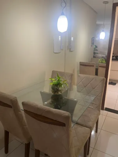 Mesa com 4 cadeiras