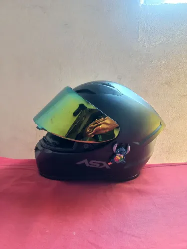Dois capacetes asx preto fosco e preto brilhante usados