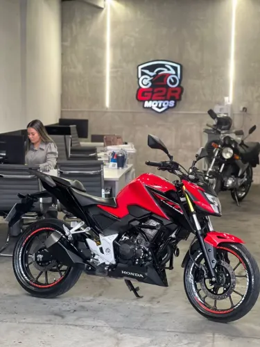 CB 300f 2023 IMPECÁVEL