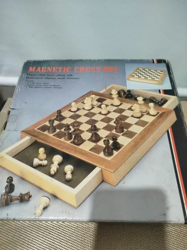 jogo de xadrez em madeira completo