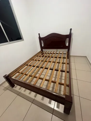 Cama de Casal Madeira - Excelente Estado - R$ 300 pra retirar
