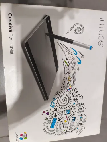 Mesa Wacom Intuos para desenhos digitais