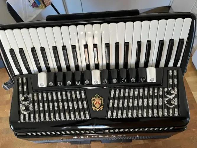 Acordeon Scandalli 120 Baixos - Polifonico Xivt