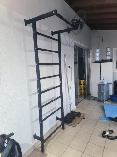 Espaldar de Ferro com Barra Fixa Profissional 2,25m