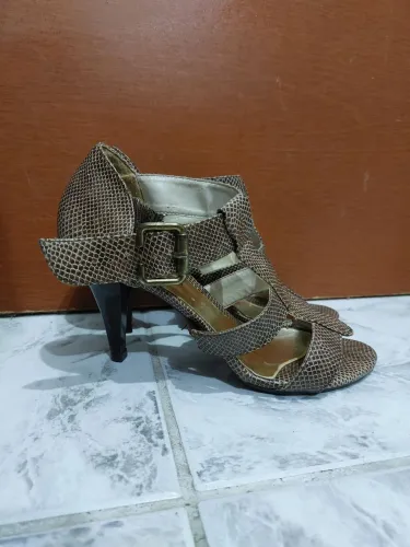 Sandalia tamanho 37