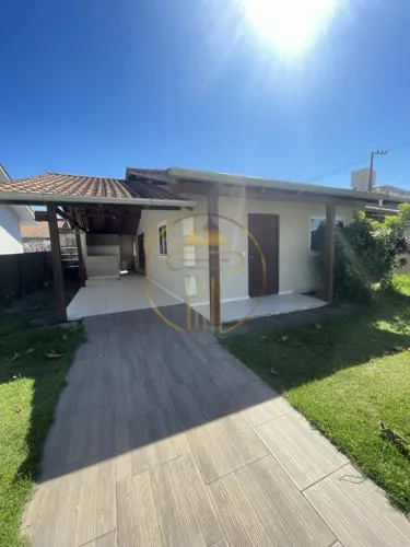 Casa a venda com 03 dormitórios 03 vagas de garagem em Tijucas-SC