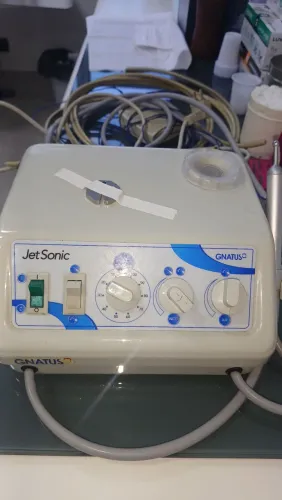 Aparelho odontológico para limpeza JetSonic