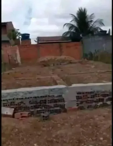 Terreno com alicerce, metragem 8 por 20