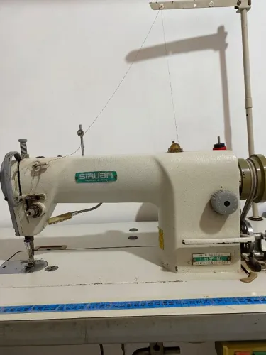Máquina de costura reta industrial